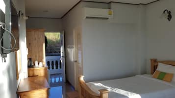 Superior Twin Room | Desk, blackout drapes, rollaway beds (surcharge), WiFi (free)