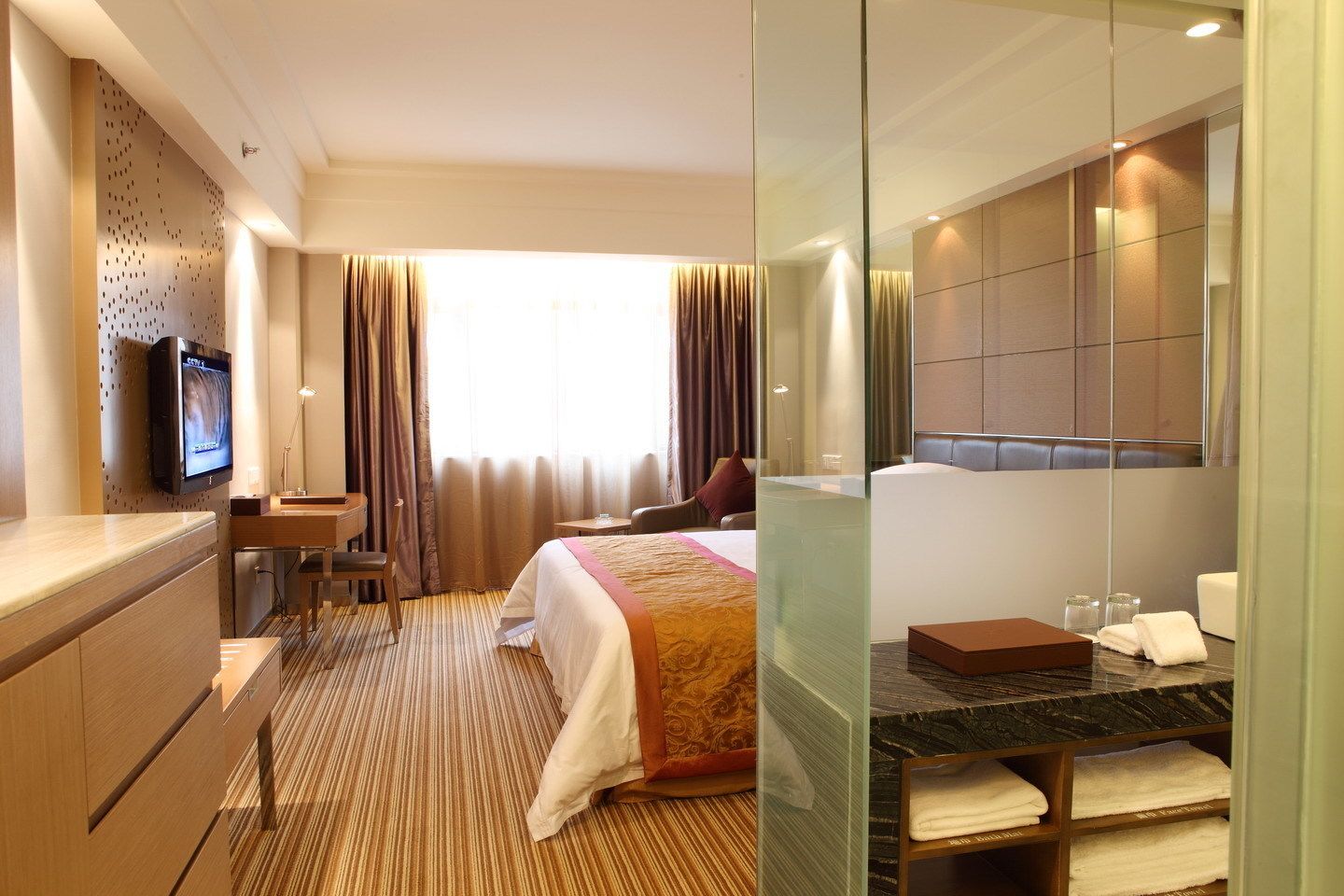 Executive kamer, 1 kingsize bed | Een minibar, een bureau, verduisterende gordijnen