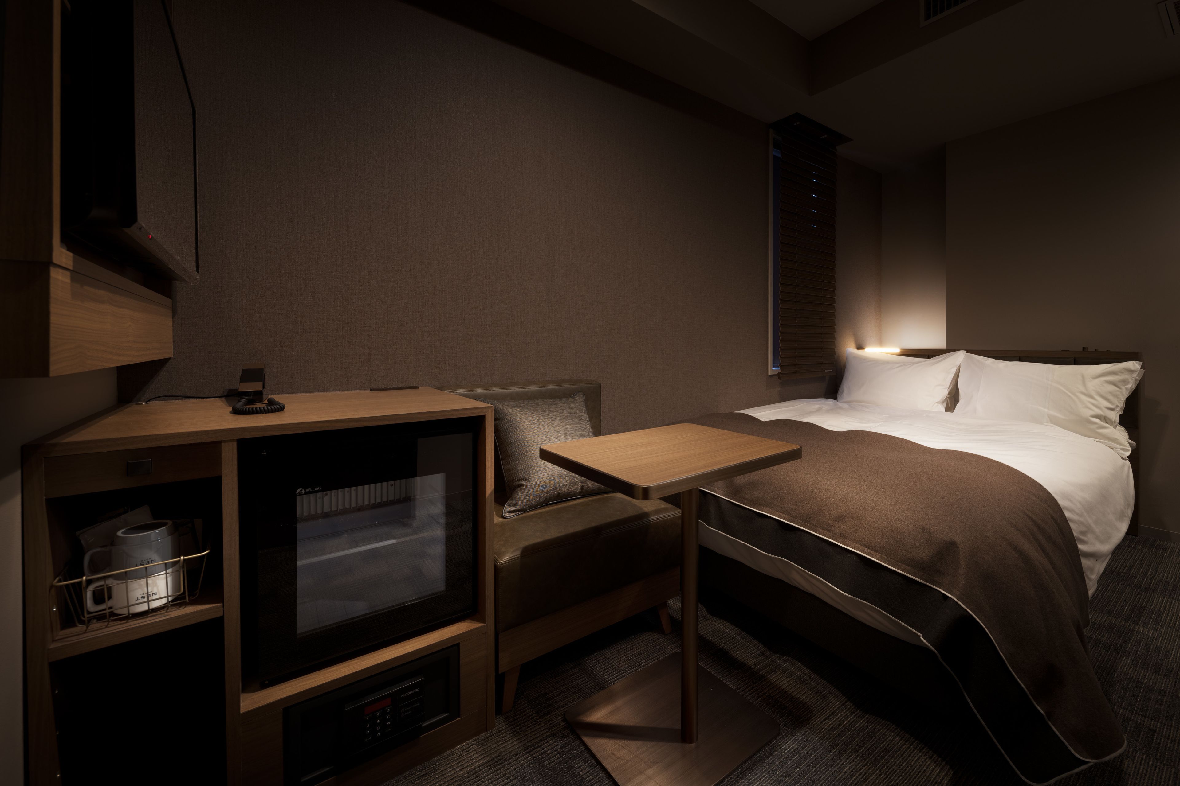 standard single room, 1 large single bed | in-room safe, soundproofing, free wifi