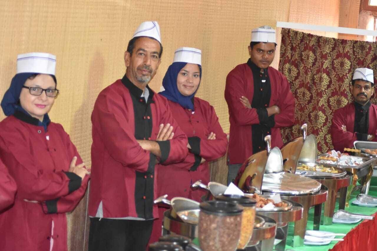 Breakfast, lunch, dinner served; international cuisine 