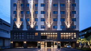 A tall building with the sign "TISSAGE HOTEL" at the top. - Tissage Hotel Naha (Naha)