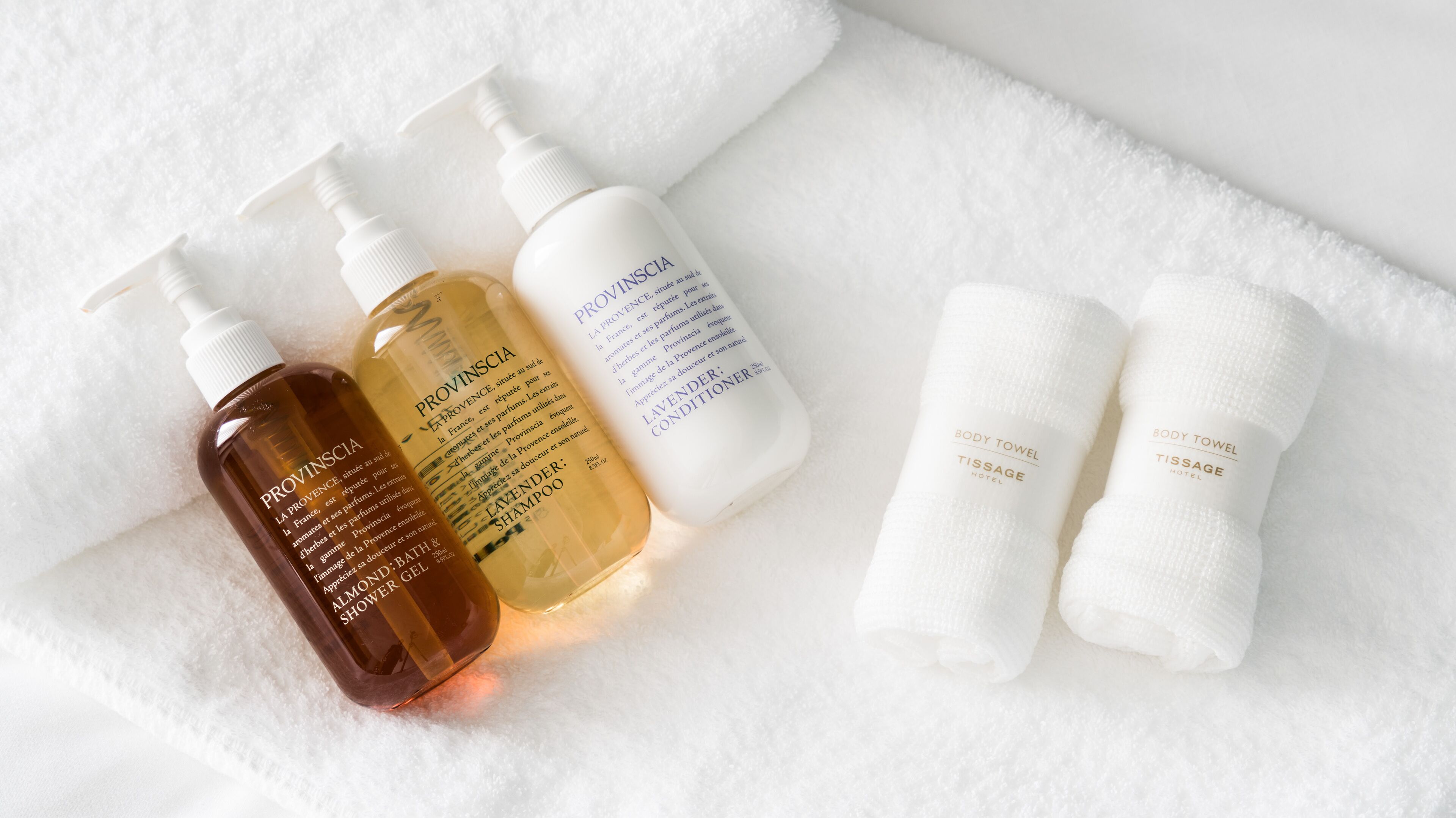 combined shower/bathtub, free toiletries, hair dryer, slippers