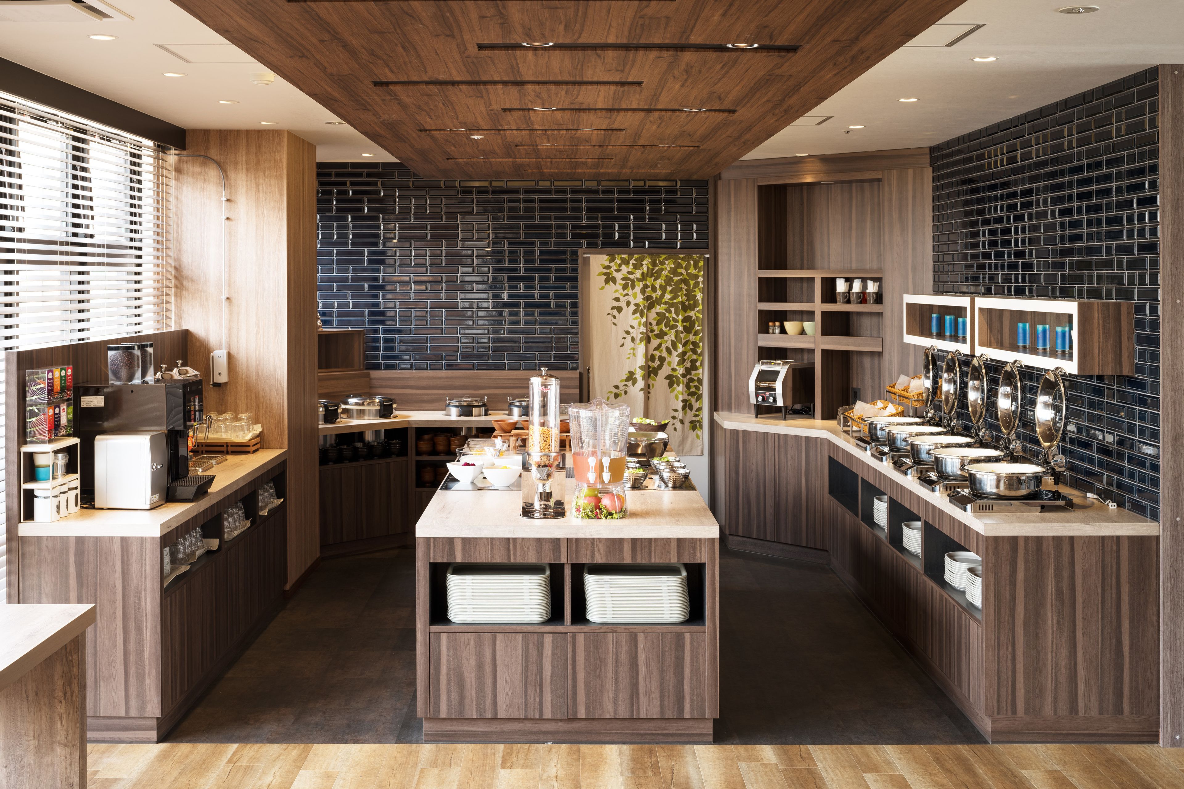 Daily buffet breakfast (JPY 1500 per person)