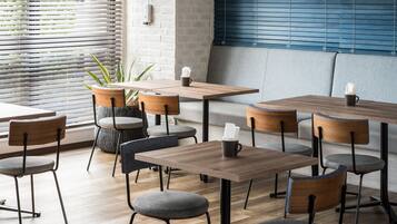 Daily buffet breakfast (JPY 1500 per person)