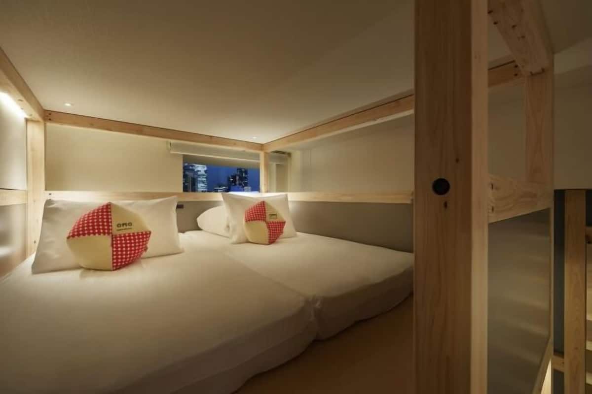 Premium bedding, in-room safe, blackout curtains, free WiFi