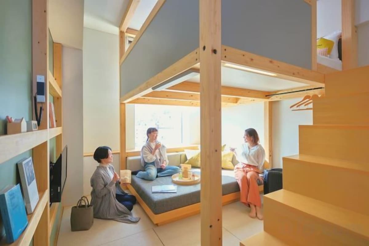 Premium bedding, in-room safe, blackout drapes, WiFi (free)