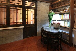 Dining - The Great Wall Courtyard Hostel (Yanqing)