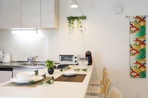 AOI 1 , Non Smoking | Private kitchen | Fridge, microwave, stovetop, dishwasher
