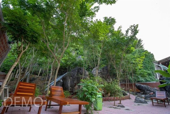 Phòng dành cho gia đình, quang cảnh vườn | Minibar, két bảo mật tại phòng, bàn, bàn ủi/dụng cụ ủi quần áo 