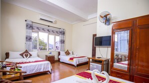 Minibar, in-room safe, desk, iron/ironing board - Thien Thanh Hotel (Bo Trach)