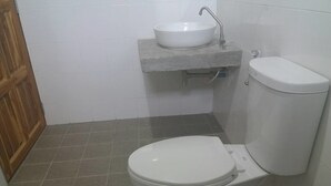 Standard Room | Bathroom