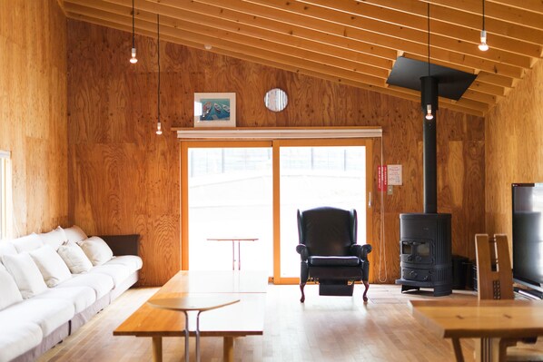 Cottage (For 6 guests) | Area keluarga | TV layar datar