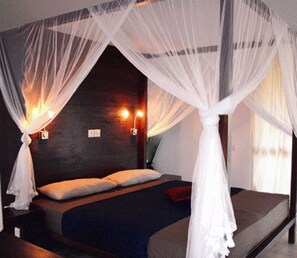 In-room safe, desk, free rollaway beds, bed sheets - Sanjis The Seaside Cabanas (Rekawa)
