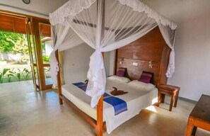 In-room safe, desk, free rollaway beds, bed sheets - Sanjis The Seaside Cabanas (Rekawa)