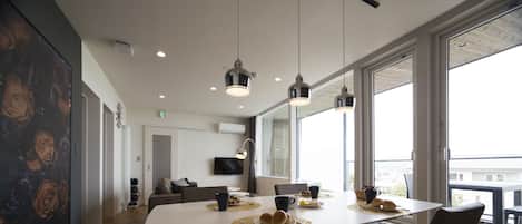 Apartment (Hoshizora, 3F) | Esszimmer