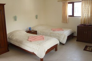 Frette Italian sheets, premium bedding, in-room safe - Blue Planet Lodge (Pokhara)