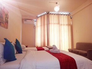 Premium bedding, soundproofing, iron/ironing board, free WiFi - Ella Mansion (Ella)