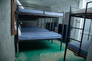 Gemeinsamer Economy-Schlafsaal, Gemischter Schlafsaal, Gemeinschaftsbad, Gartenblick | 1 Schlafzimmer, hochwertige Bettwaren, schallisolierte Zimmer