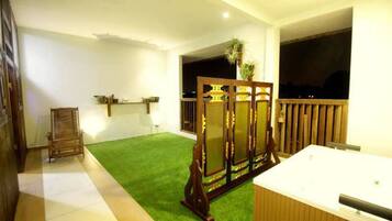 Iron/ironing board, free WiFi