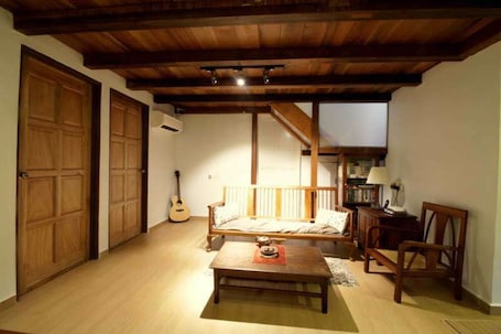 House (3 Bedroom and 1 Master Bedroom) | 客厅 | LED 电视