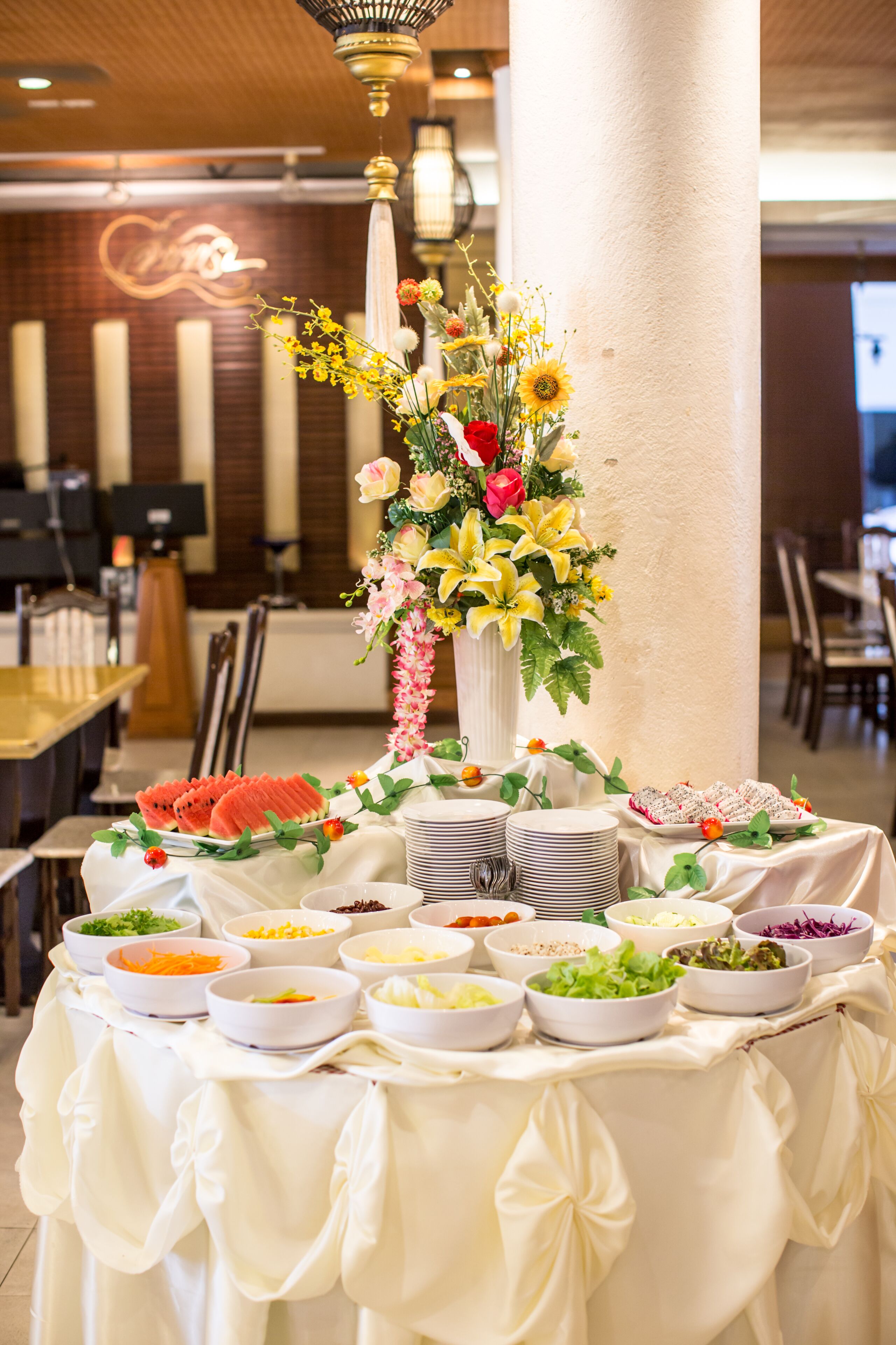 Breakfast, lunch, dinner served; Thai cuisine 