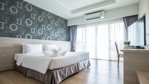 Grand Deluxe Room  | โต๊ะทำงาน, ผ้าม่านกันแสง, เตียงเสริม/เปล, Wi-Fi ฟรี
