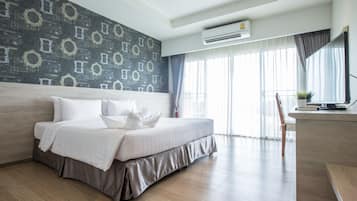 Grand Deluxe Room | Desk, blackout drapes, rollaway beds, free WiFi