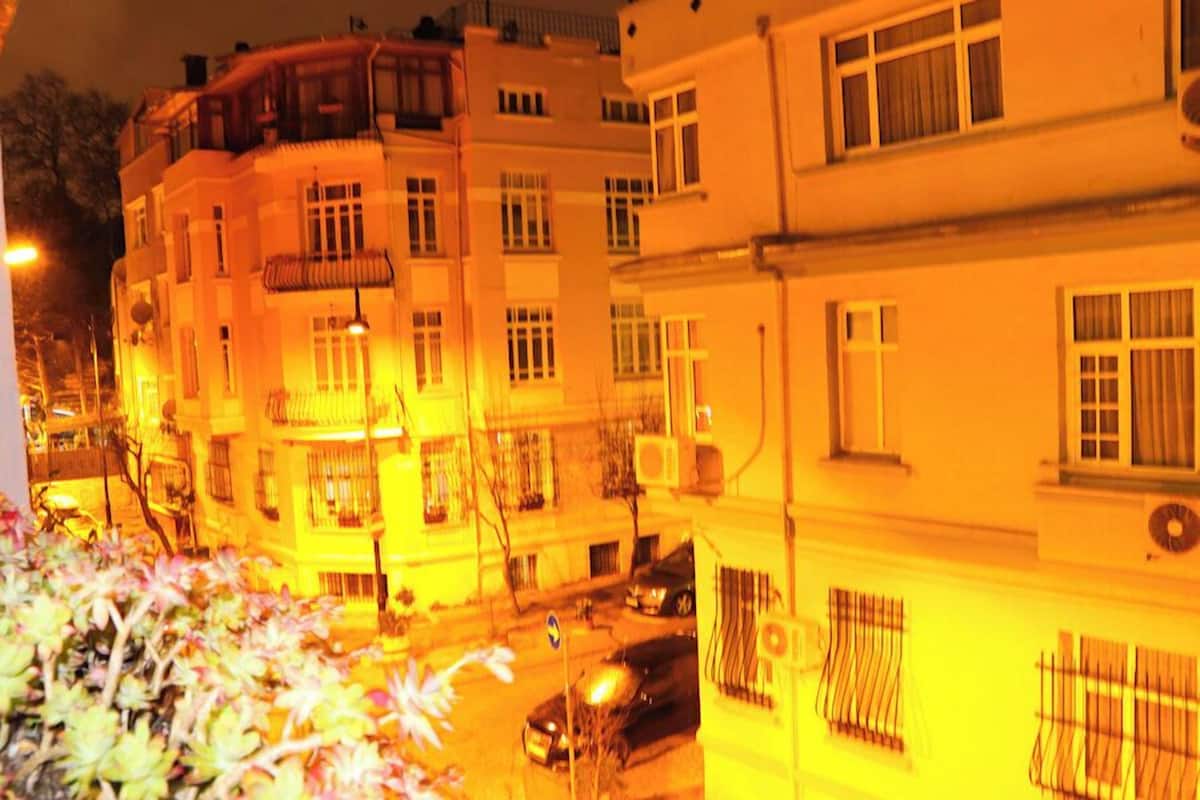 Slaapzaal, gemengde slaapzaal | Een bureau, een strijkplank/strijkijzer, gratis wifi, beddengoed