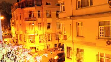 Shared Dormitory, Mixed Dorm | Desk, iron/ironing board, free WiFi, bed sheets