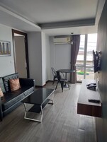 Executive Suite King (Floor 4-5) | 起居区 | 平板电视