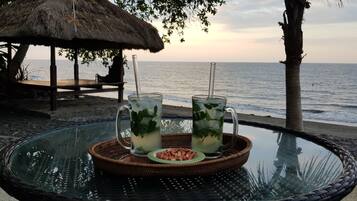 Breakfast, lunch and dinner served