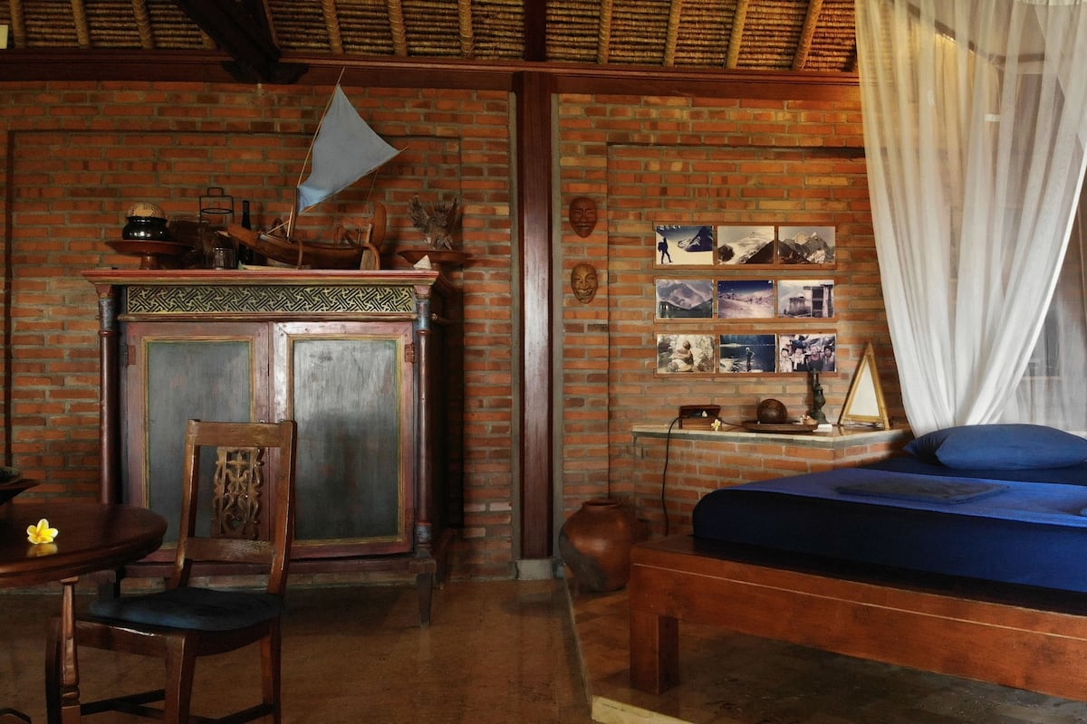 Quarto | Frigobar (abastecido com alguns itens grátis), cofres nos quartos