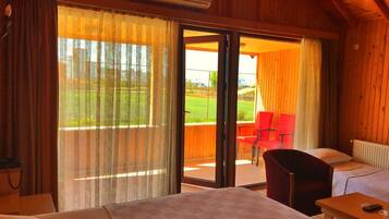 Desk, rollaway beds, free WiFi