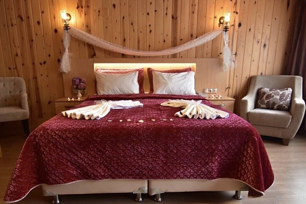 Deluxe Bungalow | Desk, rollaway beds (surcharge), WiFi (free)