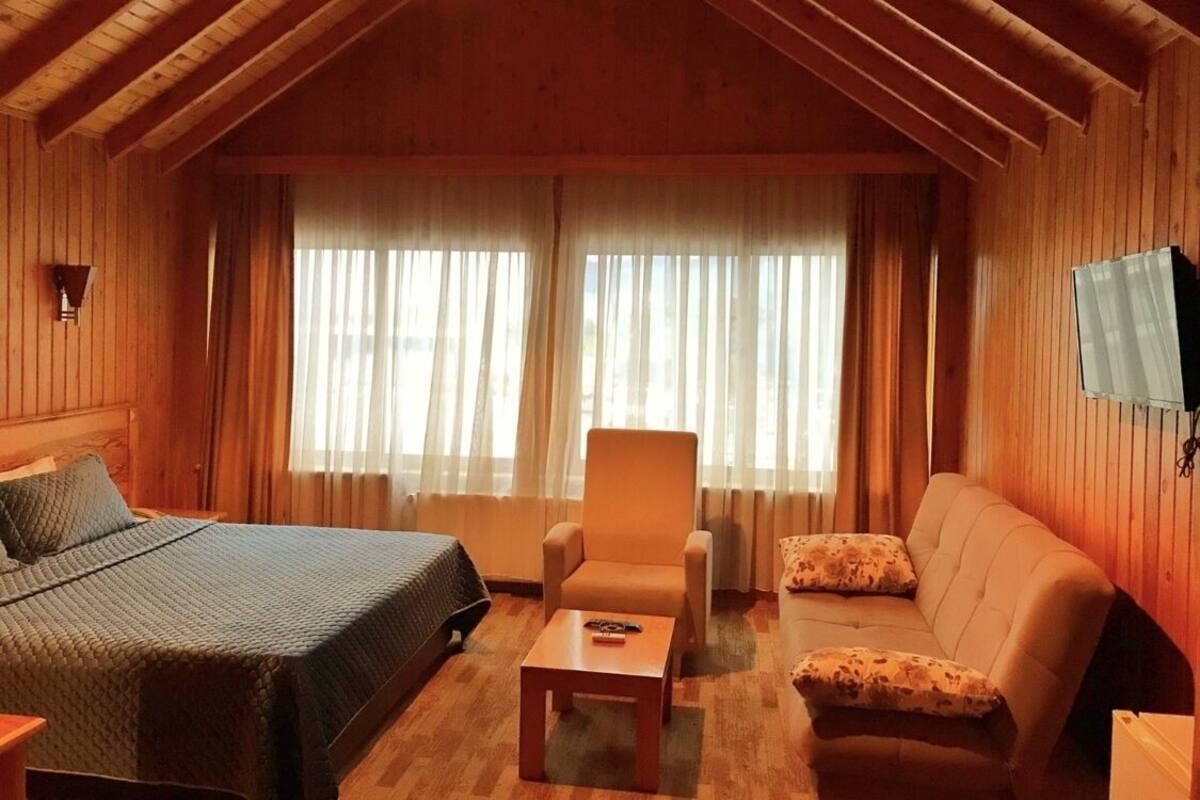 Desk, rollaway beds (surcharge), WiFi (free)