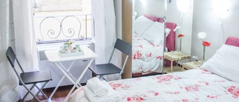 Bureau, espace de travail pour ordinateur portable, Wi-Fi gratuit