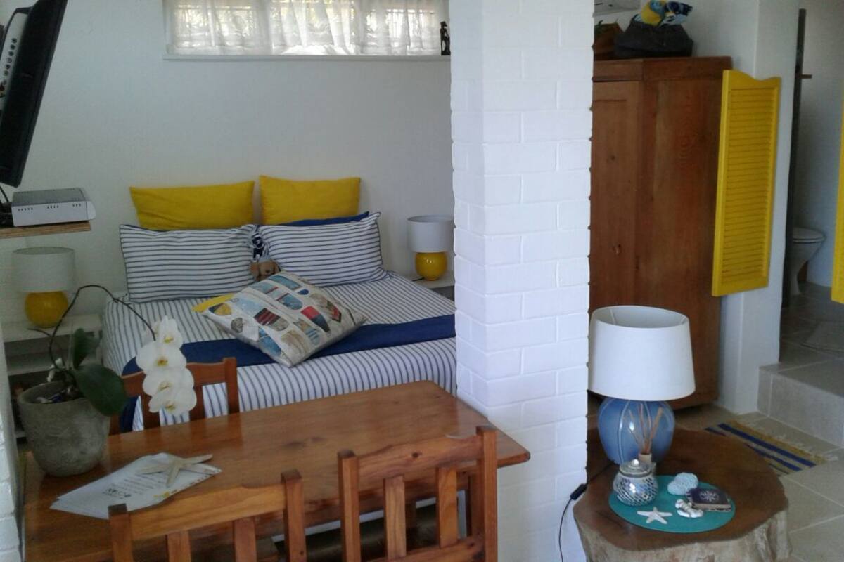2 bedrooms, desk, iron/ironing board (on request), cribs (free)