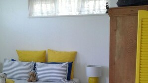 Cottage, Pool View | 2 bedrooms, desk, iron/ironing board (on request), free cots/infant beds - 74 Northway (Durban North)