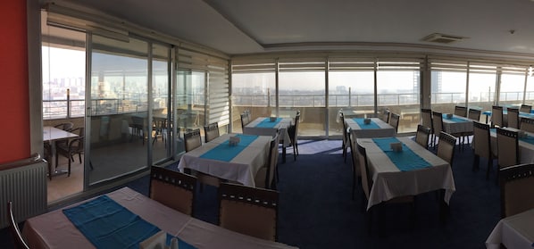 Desayuno buffet incluido todos los días