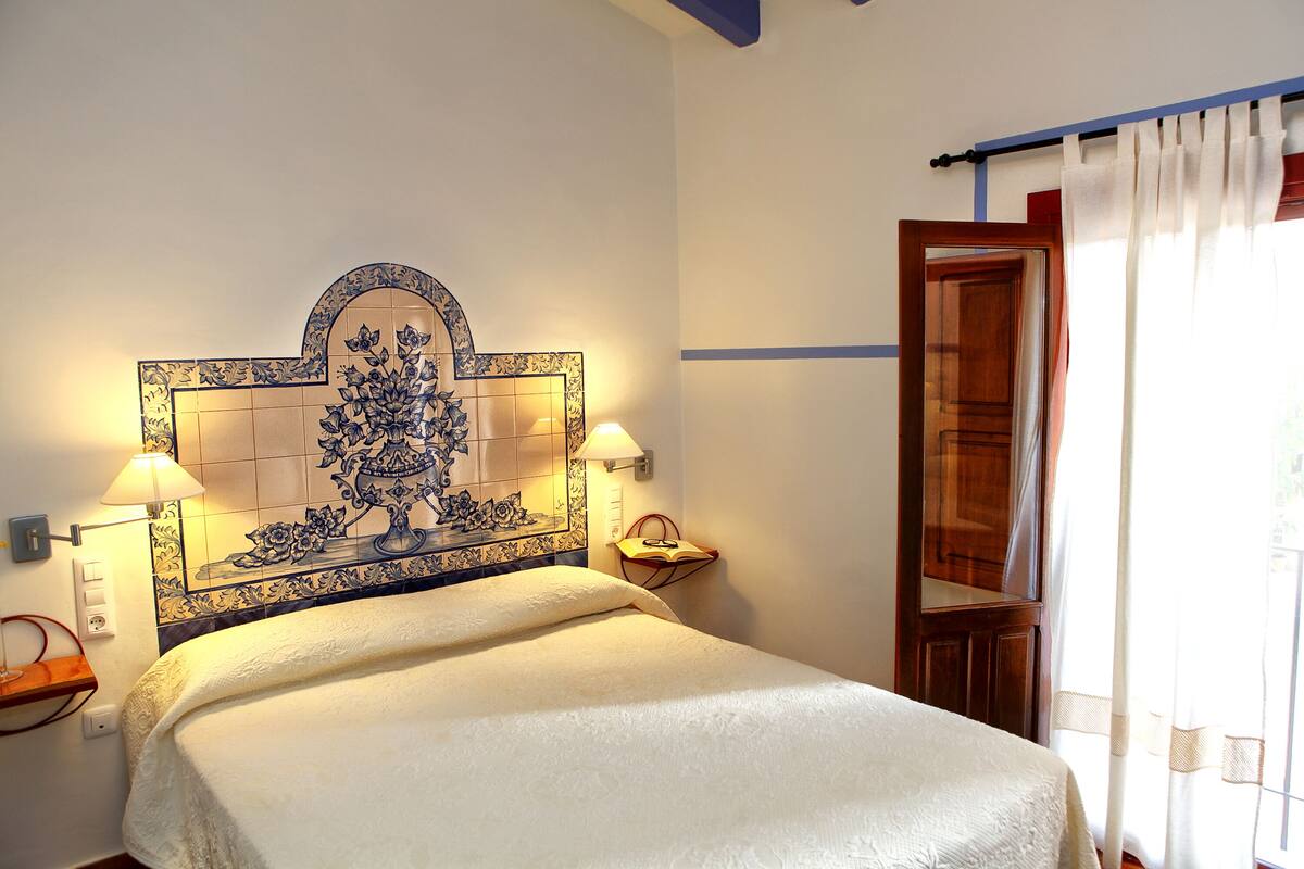 Habitación estándar doble, 1 habitación, acceso a la piscina, vistas al jardín | 1 dormitorio, ropa de cama de alta calidad, colchones viscoelásticos