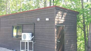 1 غرفة نوم وألحفة محشوة بالريش وواي فاي مجانًا وملاءات أسرّة