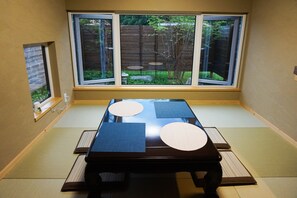 Cubrecamas, wifi gratis y ropa de cama 