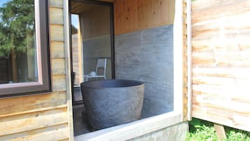 Premium Cottage (with Open-Air GOEMON Bath) | Deep-soaking bathtub