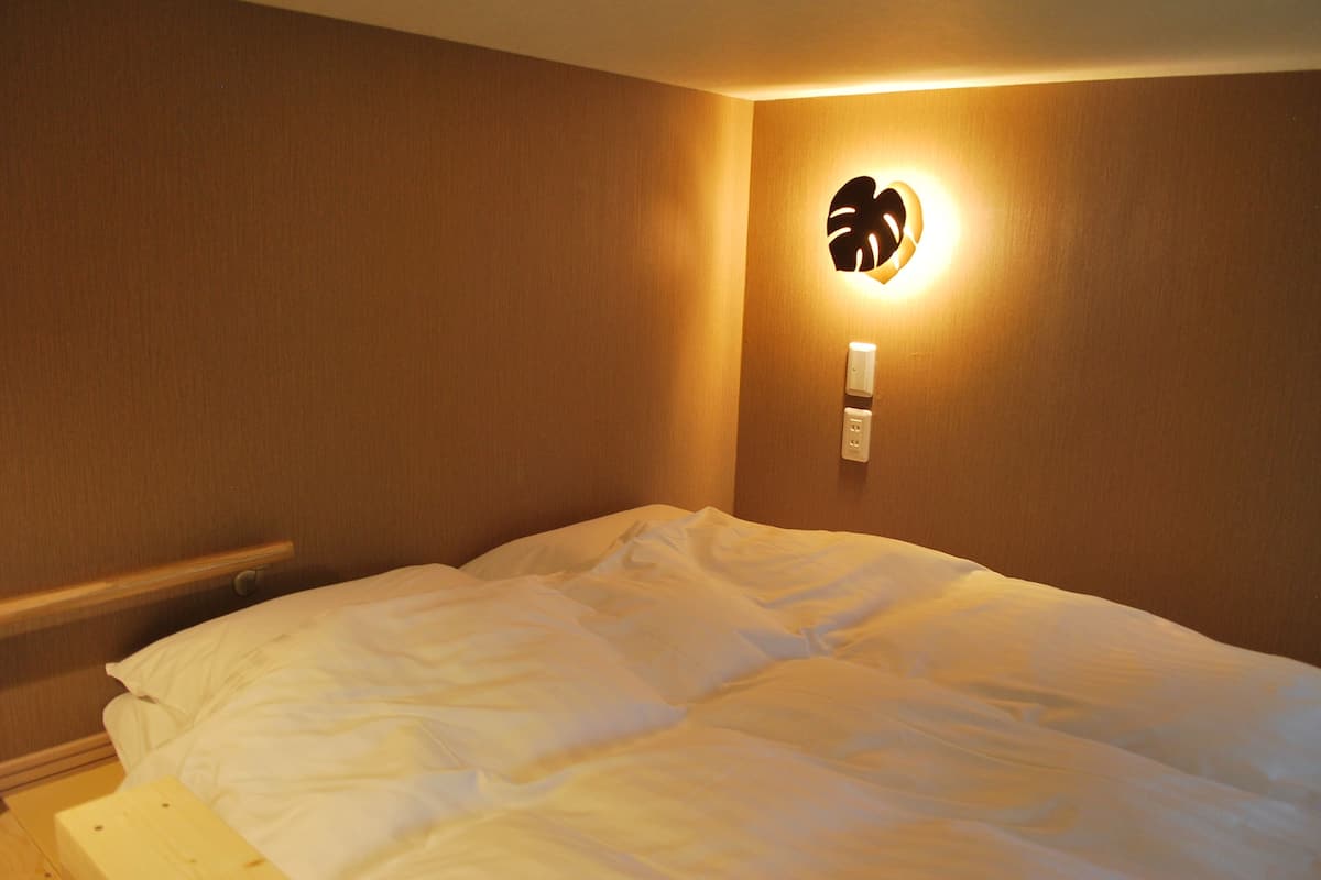 down duvets, free wifi, bed sheets