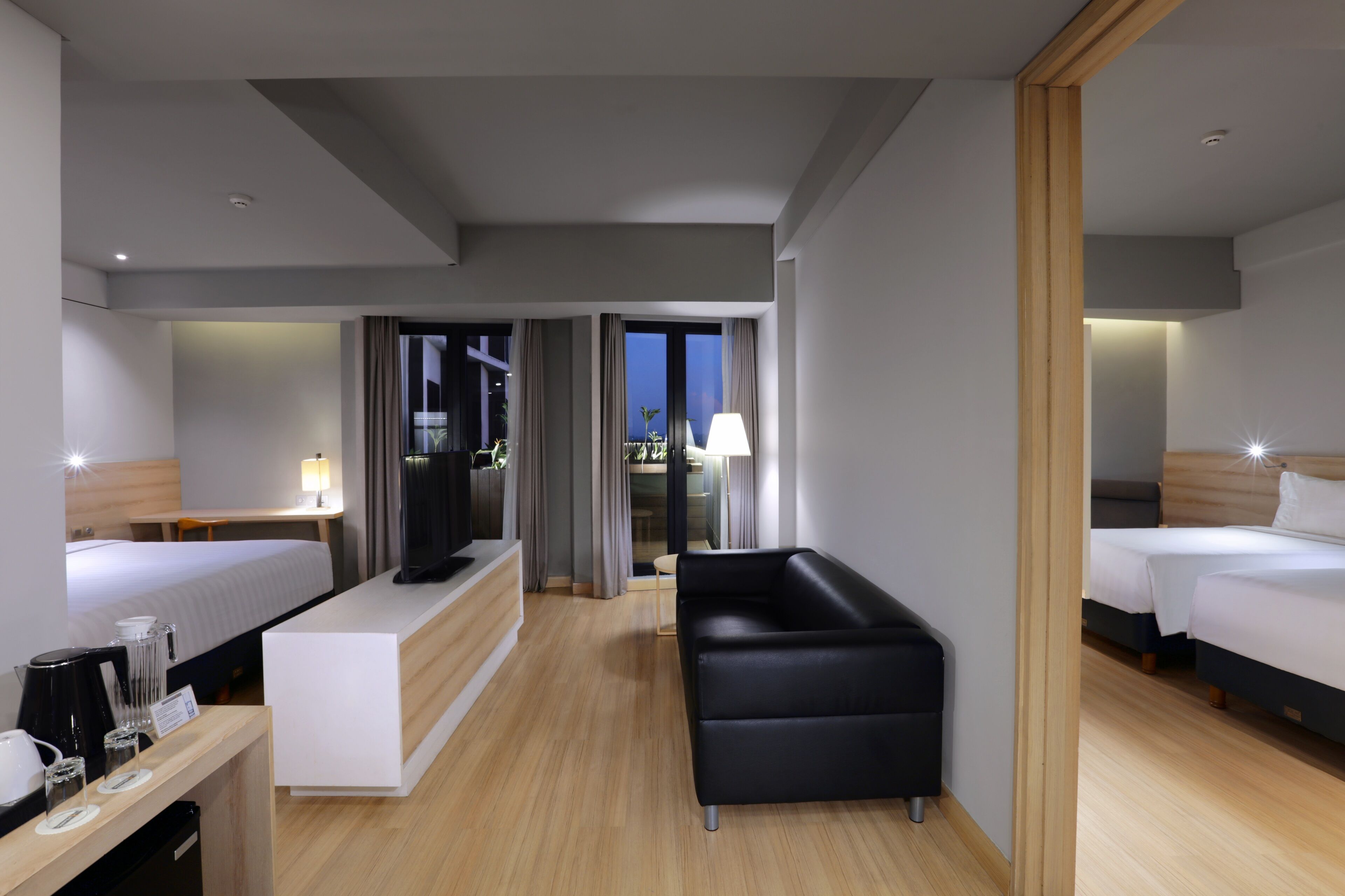 deluxe room | premium bedding, minibar, in-room safe, desk