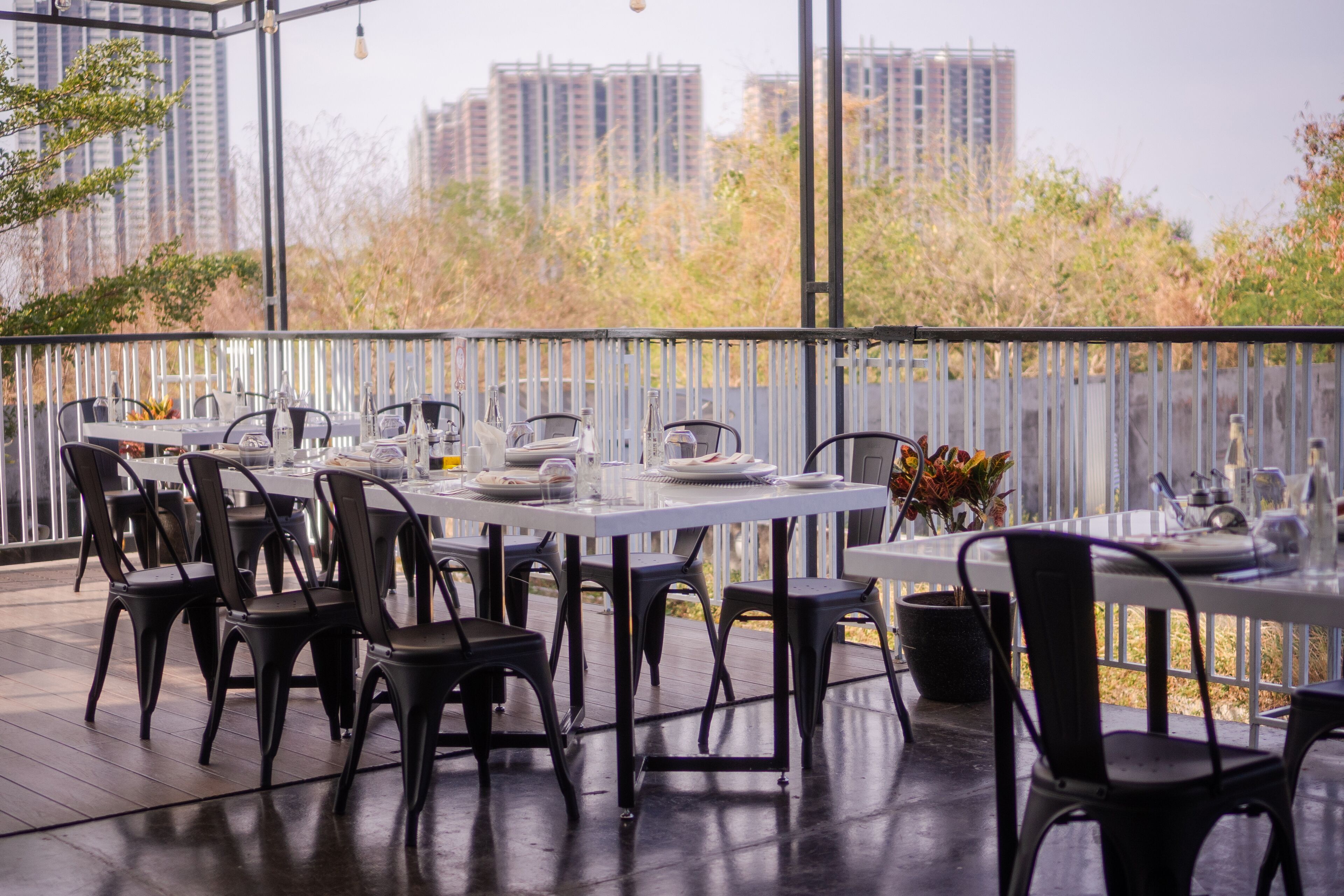 breakfast, lunch and dinner served