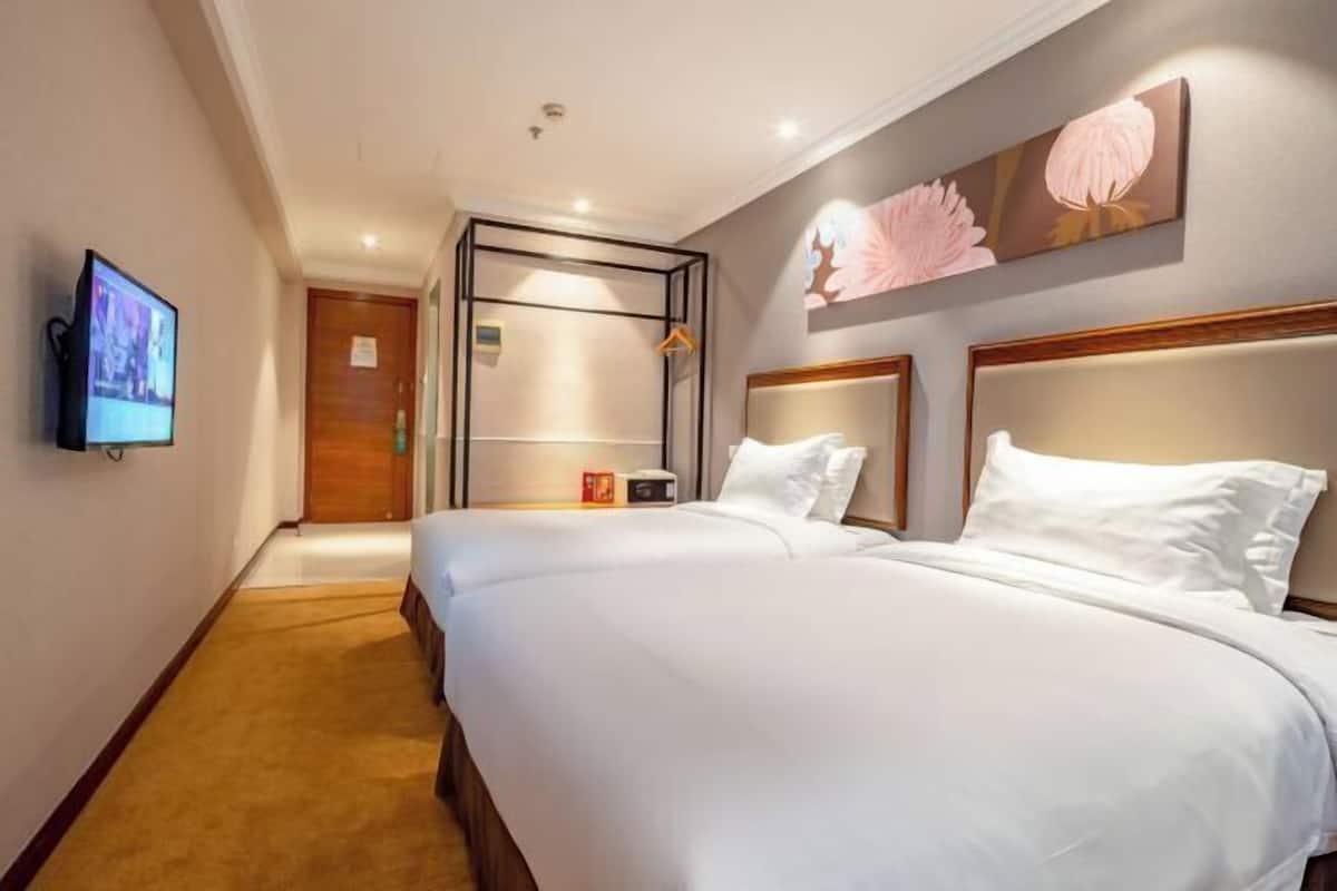 Minibar, in-room safe, desk, blackout curtains