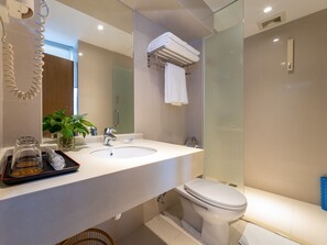 Elite Single Room | Bathroom | Shower, free toiletries, hair dryer, slippers - Shenzhen Uniton Hotel (Shenzhen)