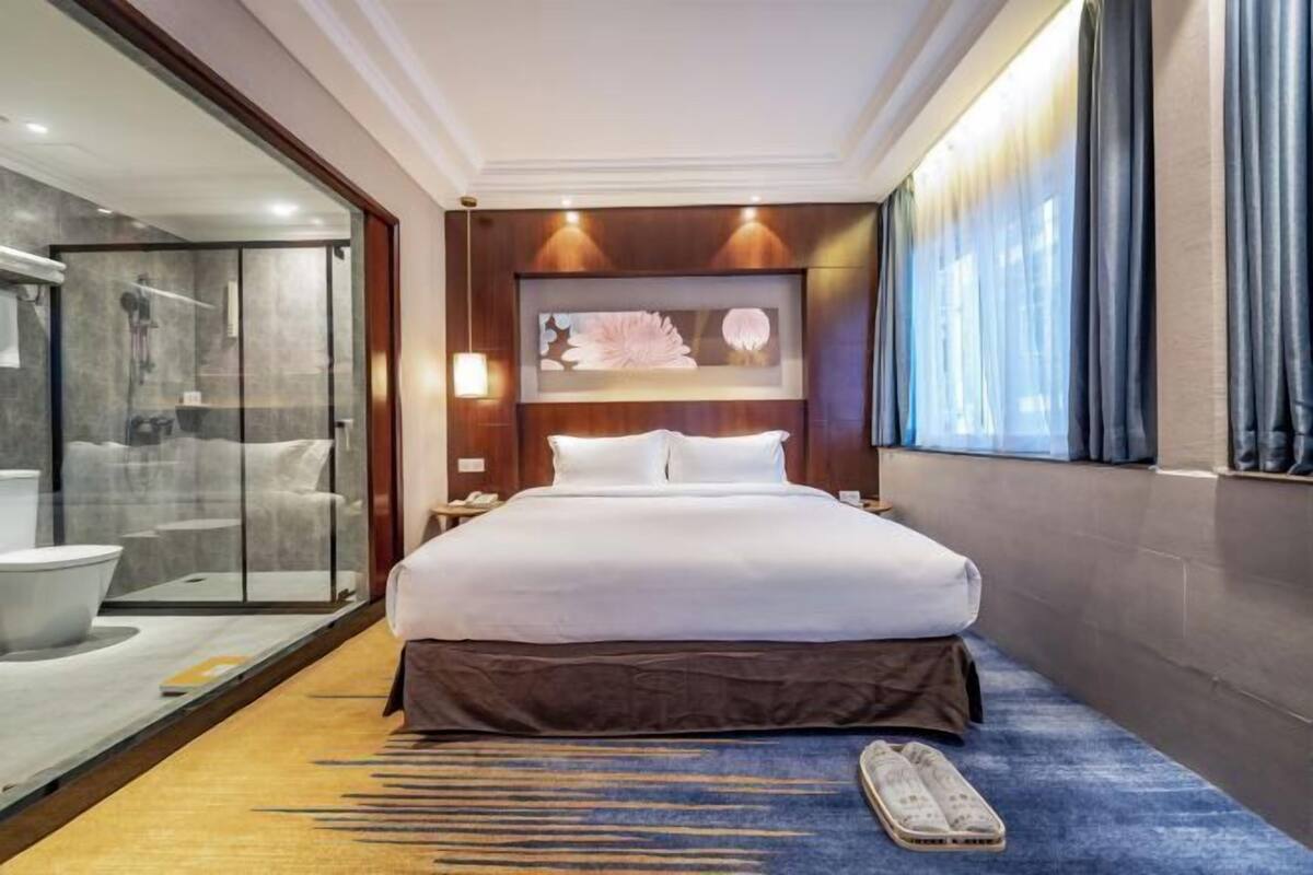 Minibar, in-room safe, desk, blackout drapes