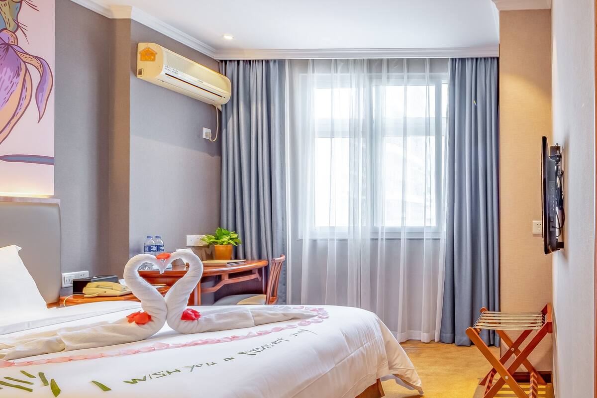 Standard Double Room | Minibar, in-room safe, desk, blackout drapes